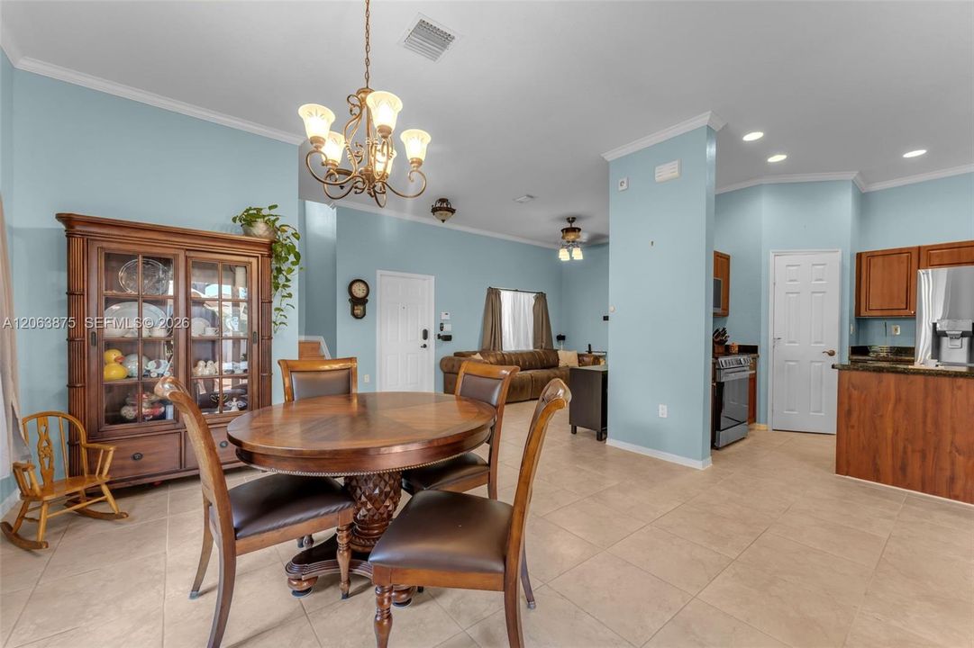 Activo con contrato: $359,999 (3 camas, 2 baños, 1790 Pies cuadrados)