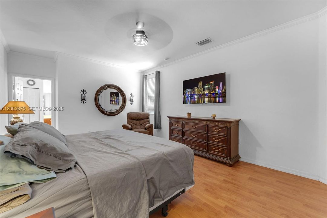 Activo con contrato: $359,999 (3 camas, 2 baños, 1790 Pies cuadrados)