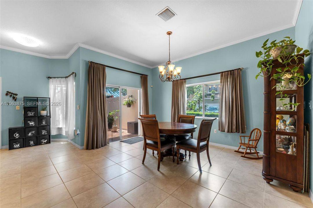 Activo con contrato: $359,999 (3 camas, 2 baños, 1790 Pies cuadrados)