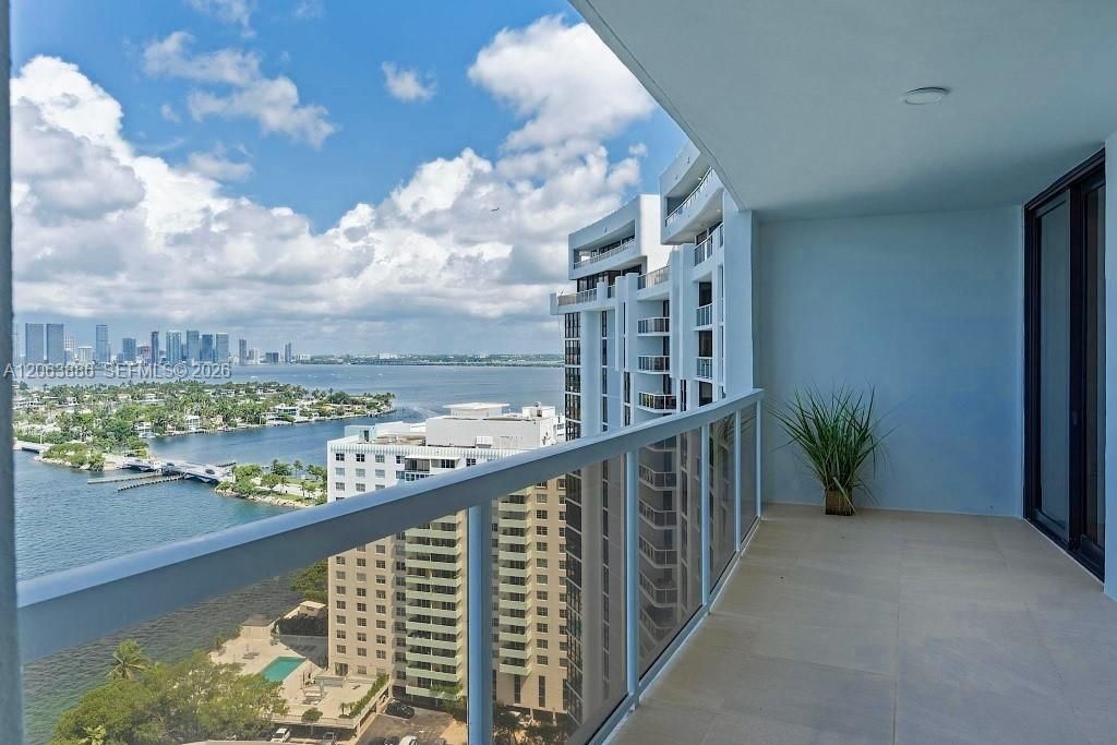 For Sale: $1,500,000 (2 beds, 2 baths, 1440 Square Feet)