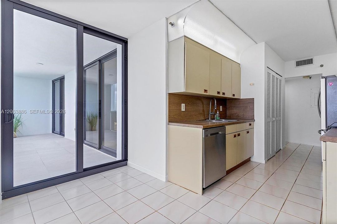 For Sale: $1,500,000 (2 beds, 2 baths, 1440 Square Feet)