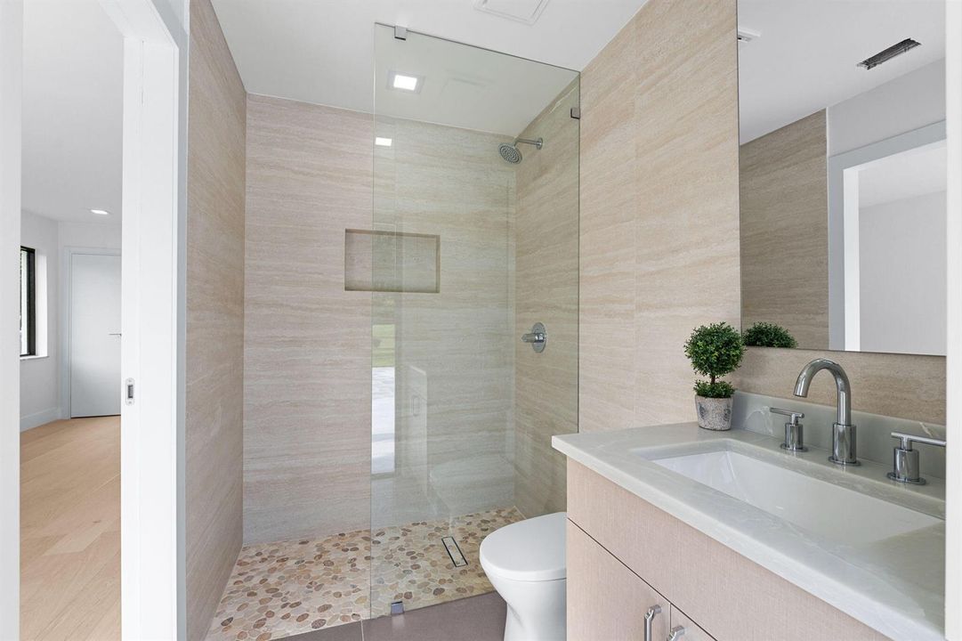 42-web-or-mls-A7403677
