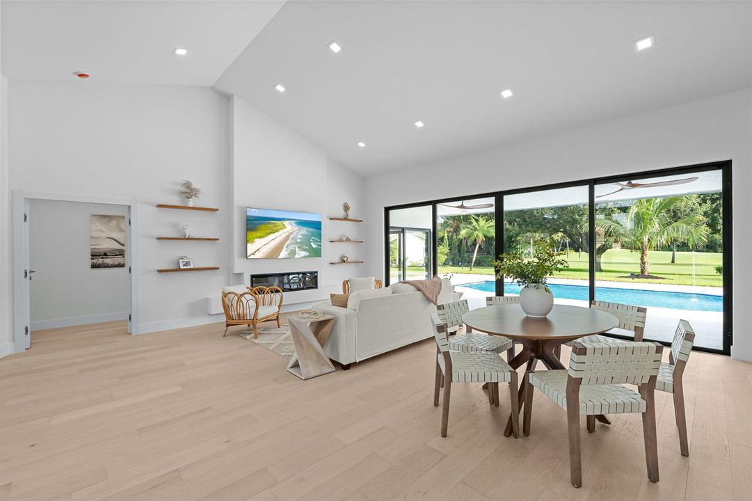 11-web-or-mls-A7403596