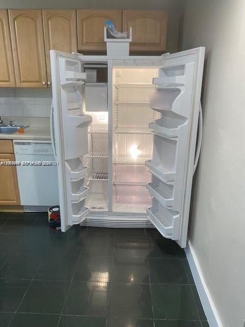 Под контрактом: $2,450 (3 спален, 2 ванн, 1089 Квадратных фут)