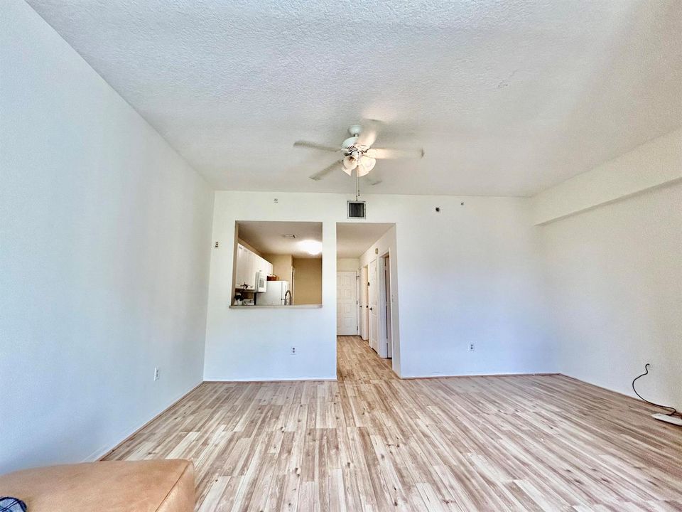 1209 Main St 07 Pic 2