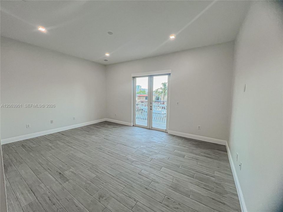 Recientemente alquilado: $6,800 (3 camas, 2 baños, 2255 Pies cuadrados)