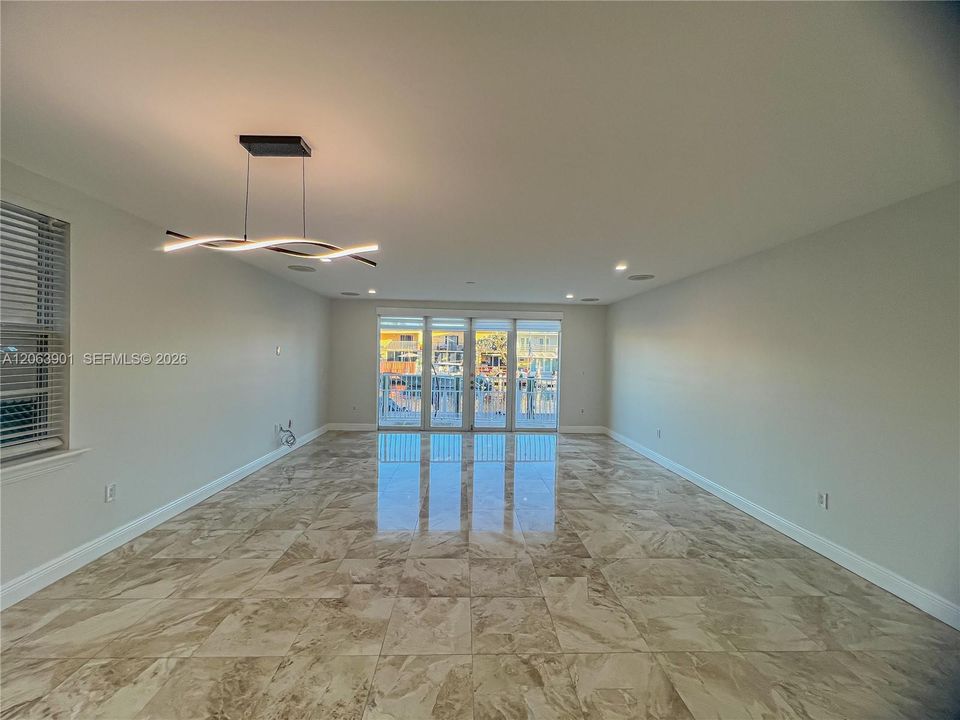 Recientemente alquilado: $6,800 (3 camas, 2 baños, 2255 Pies cuadrados)