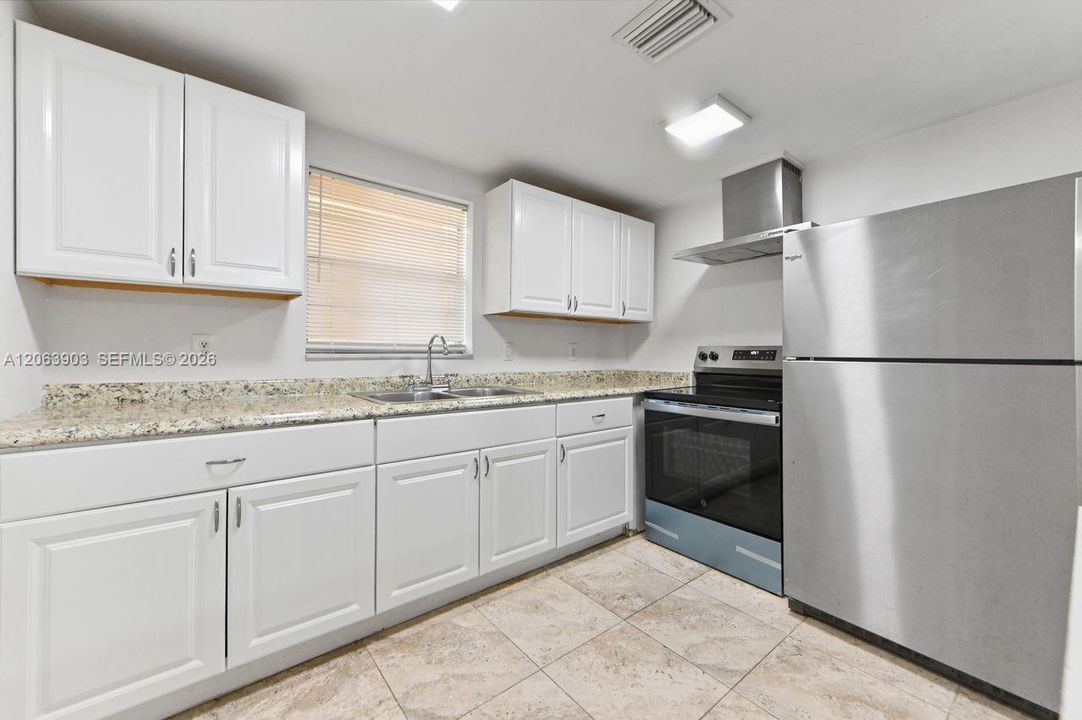 For Sale: $215,000 (2 beds, 2 baths, 940 Square Feet)