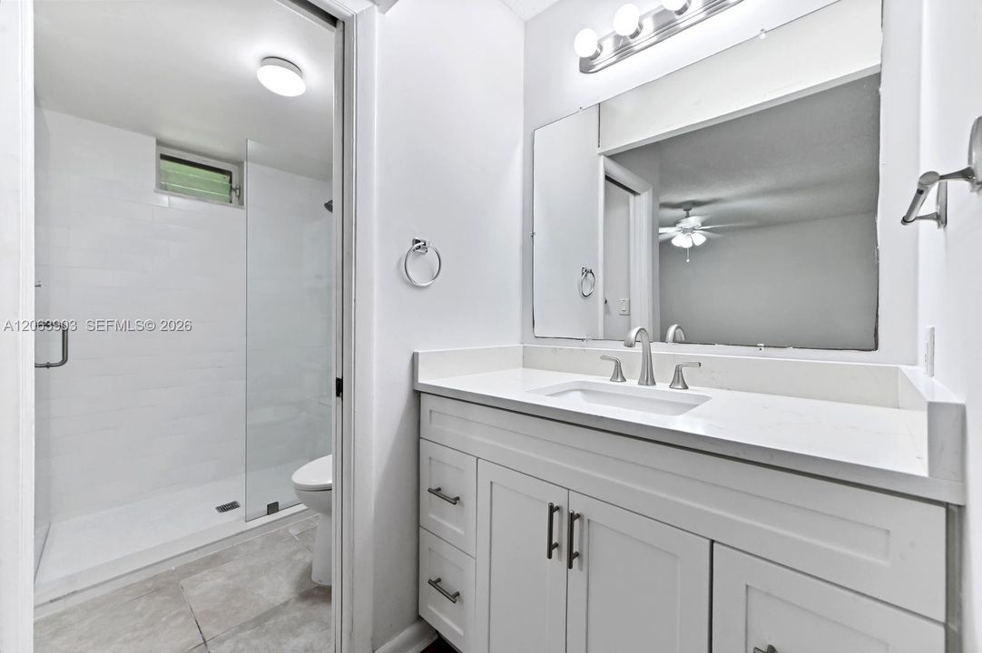 For Sale: $215,000 (2 beds, 2 baths, 940 Square Feet)