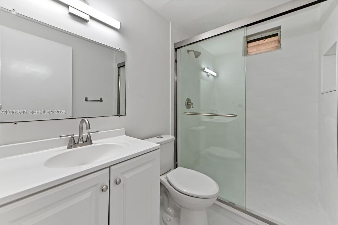 For Sale: $215,000 (2 beds, 2 baths, 940 Square Feet)