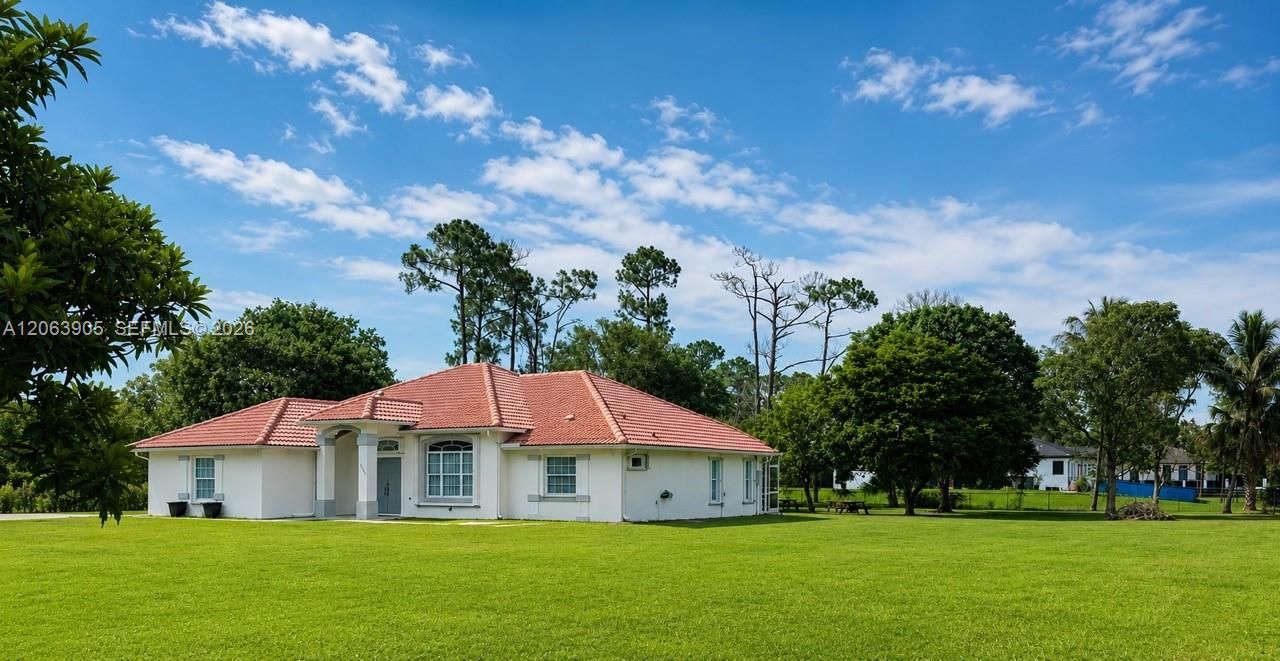 En Venta: $698,000 (3 camas, 2 baños, 1791 Pies cuadrados)