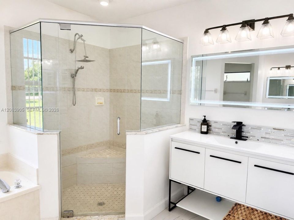En Venta: $698,000 (3 camas, 2 baños, 1791 Pies cuadrados)