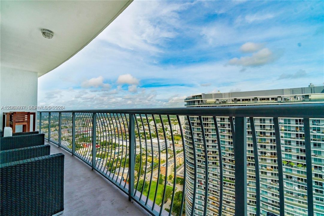 For Rent: $3,300 (1 beds, 1 baths, 791 Square Feet)