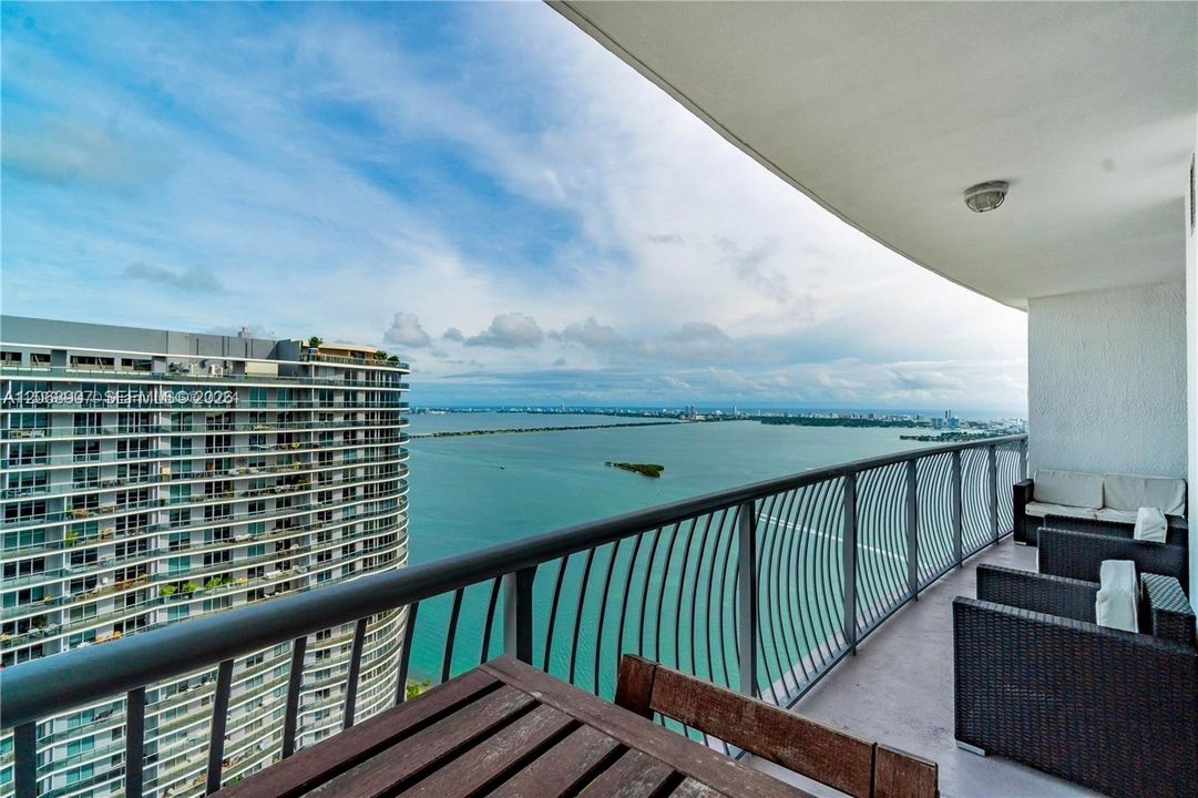 For Rent: $3,300 (1 beds, 1 baths, 791 Square Feet)