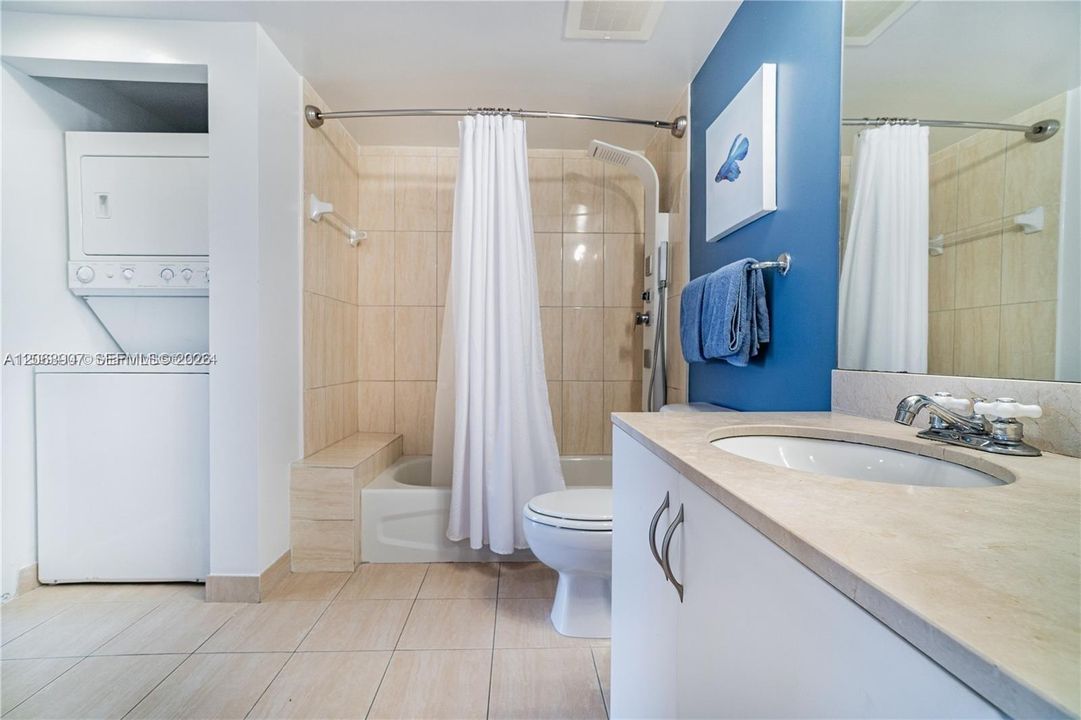 For Rent: $3,300 (1 beds, 1 baths, 791 Square Feet)