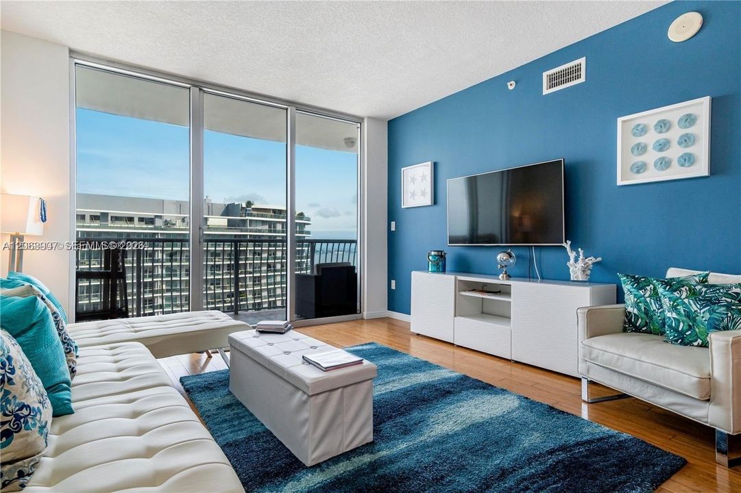 For Rent: $3,300 (1 beds, 1 baths, 791 Square Feet)