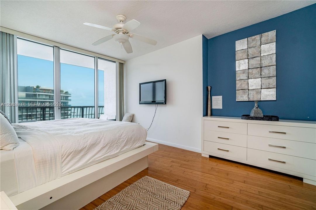 For Rent: $3,300 (1 beds, 1 baths, 791 Square Feet)