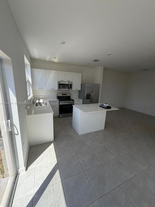 For Rent: $3,400 (3 beds, 2 baths, 1373 Square Feet)