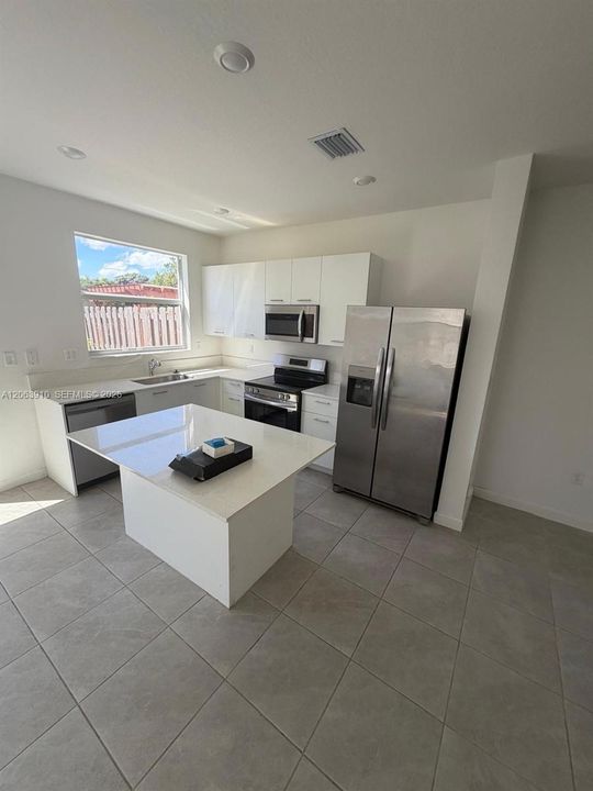 For Rent: $3,400 (3 beds, 2 baths, 1373 Square Feet)