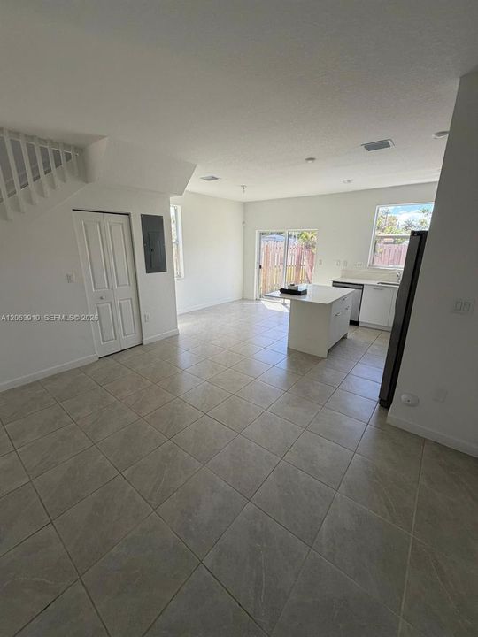 For Rent: $3,400 (3 beds, 2 baths, 1373 Square Feet)