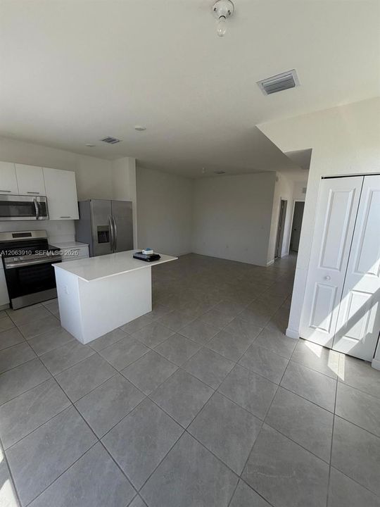 For Rent: $3,400 (3 beds, 2 baths, 1373 Square Feet)