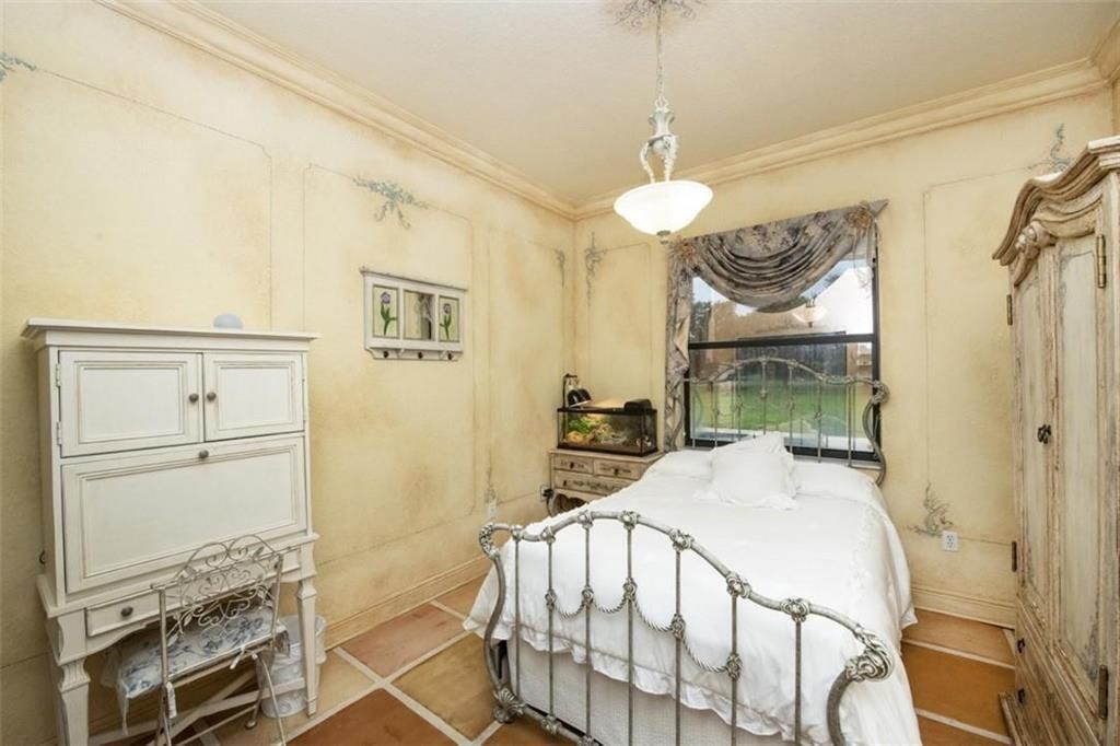 uuid=889E3F5B-73D5-4DD1-B703-1A7EAE936B7
