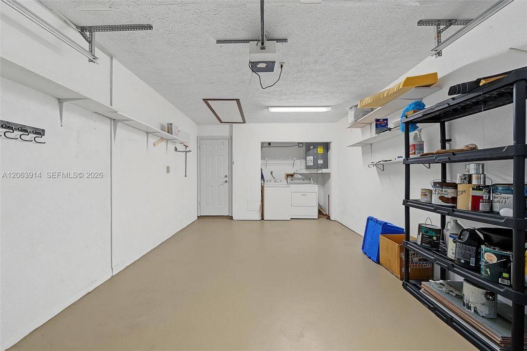 На продажу: $235,000 (2 спален, 2 ванн, 1128 Квадратных фут)