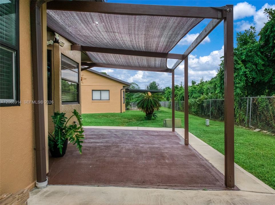 На продажу: $235,000 (2 спален, 2 ванн, 1128 Квадратных фут)