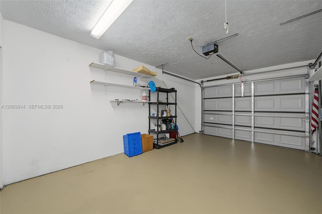 На продажу: $235,000 (2 спален, 2 ванн, 1128 Квадратных фут)
