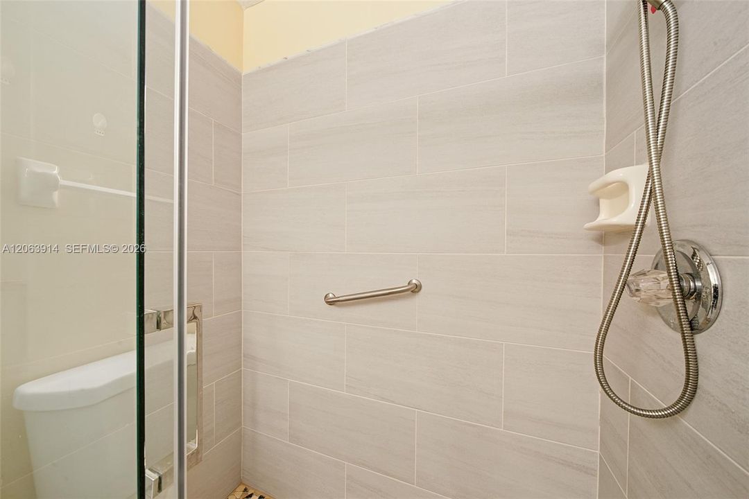 На продажу: $235,000 (2 спален, 2 ванн, 1128 Квадратных фут)