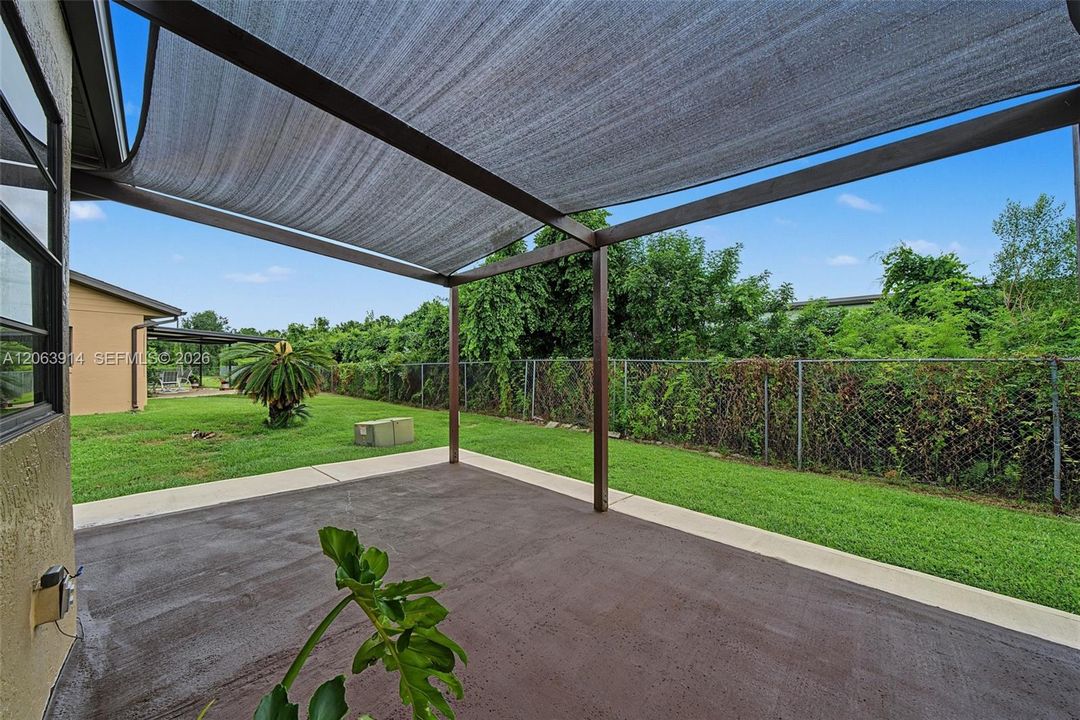 На продажу: $235,000 (2 спален, 2 ванн, 1128 Квадратных фут)