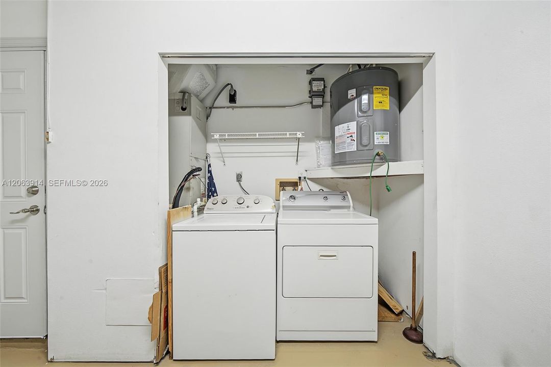 На продажу: $235,000 (2 спален, 2 ванн, 1128 Квадратных фут)