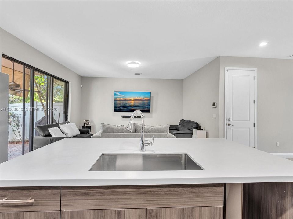 For Rent: $3,650 (3 beds, 2 baths, 1692 Square Feet)