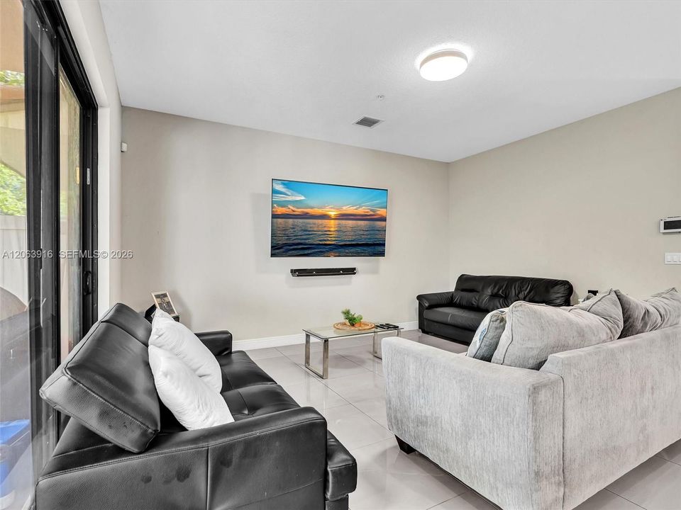 For Rent: $3,650 (3 beds, 2 baths, 1692 Square Feet)