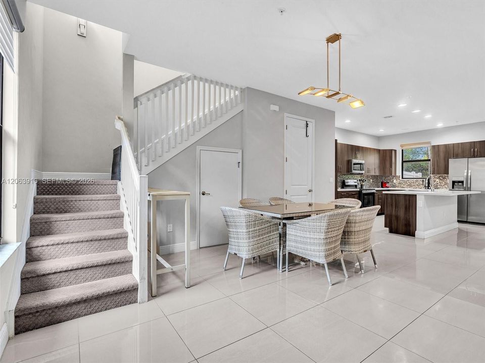For Rent: $3,650 (3 beds, 2 baths, 1692 Square Feet)