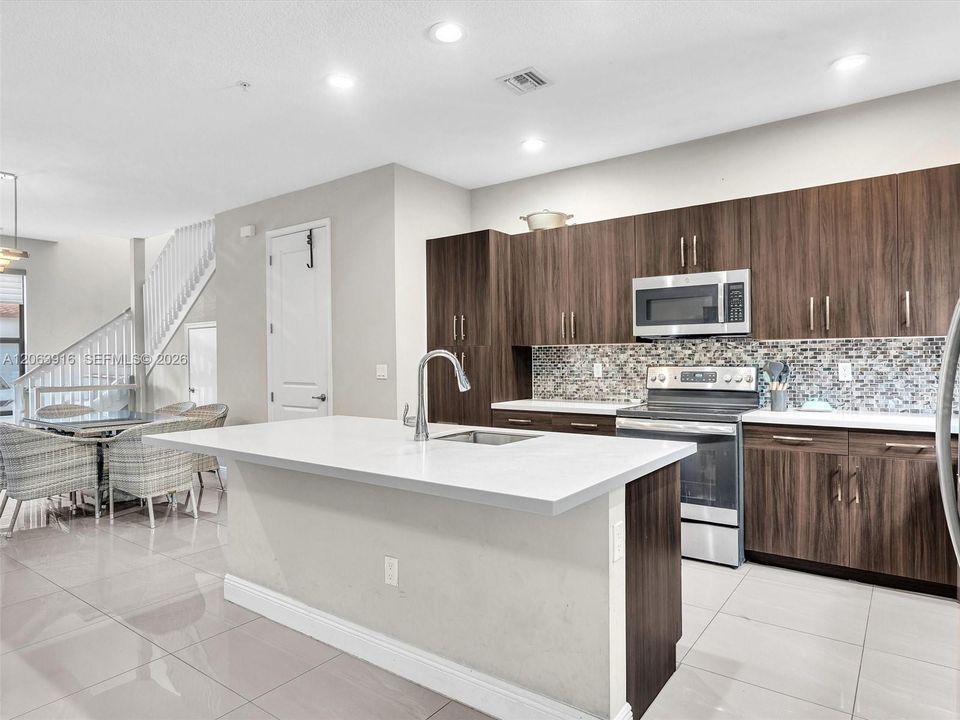 For Rent: $3,650 (3 beds, 2 baths, 1692 Square Feet)