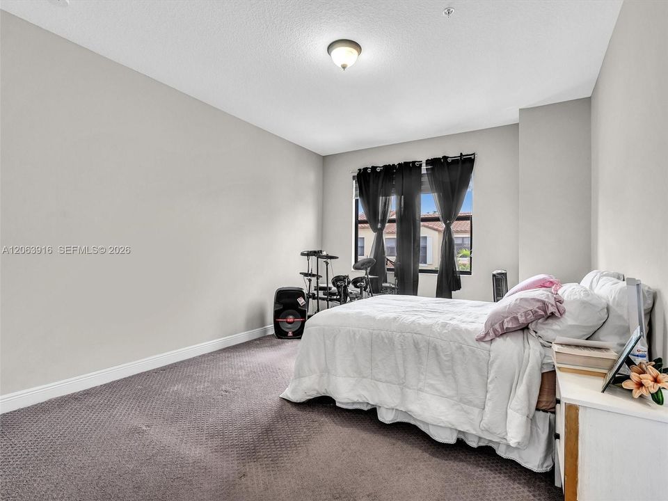 For Rent: $3,650 (3 beds, 2 baths, 1692 Square Feet)