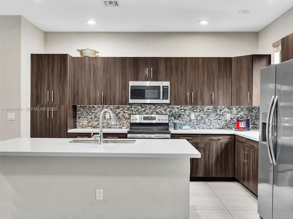 For Rent: $3,650 (3 beds, 2 baths, 1692 Square Feet)