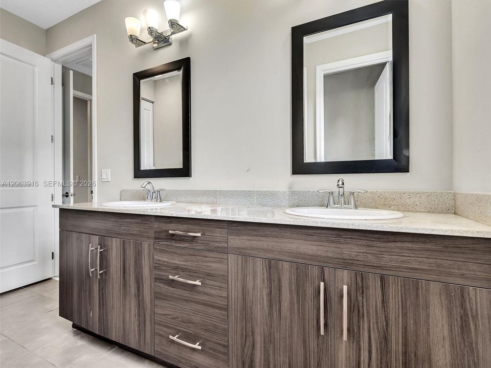 For Rent: $3,650 (3 beds, 2 baths, 1692 Square Feet)