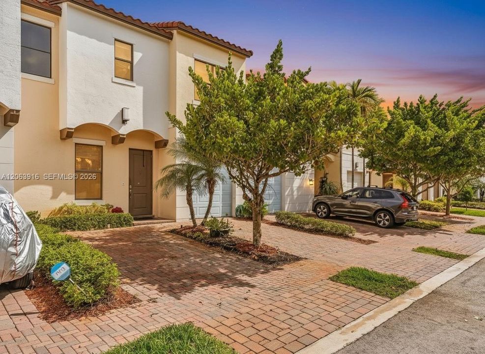 For Rent: $3,650 (3 beds, 2 baths, 1692 Square Feet)