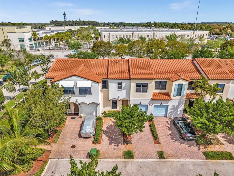 For Rent: $3,650 (3 beds, 2 baths, 1692 Square Feet)