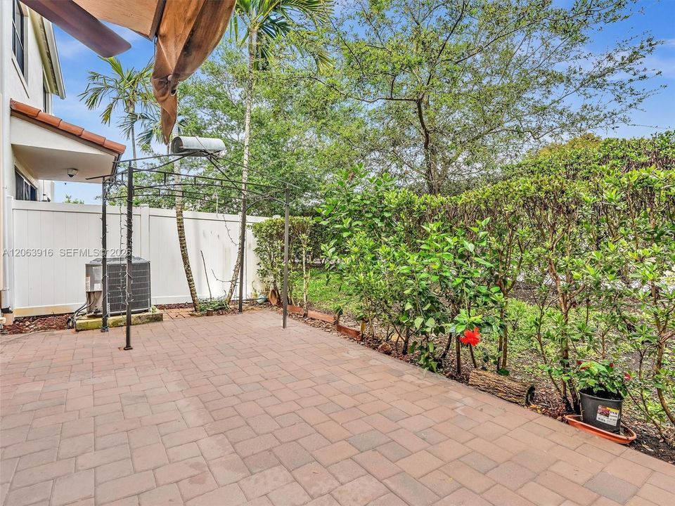 For Rent: $3,650 (3 beds, 2 baths, 1692 Square Feet)