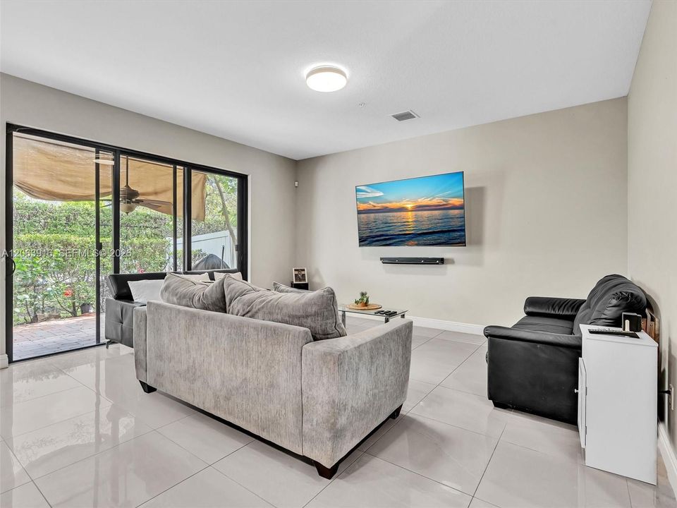 For Rent: $3,650 (3 beds, 2 baths, 1692 Square Feet)