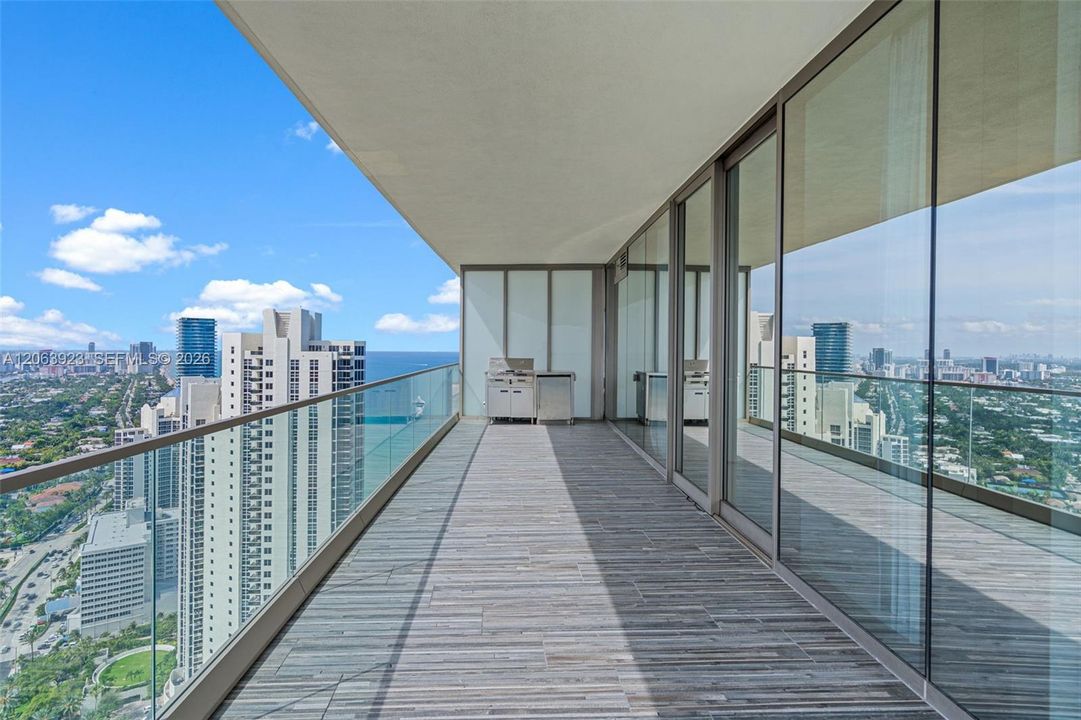 For Sale: $2,450,000 (2 beds, 2 baths, 1223 Square Feet)
