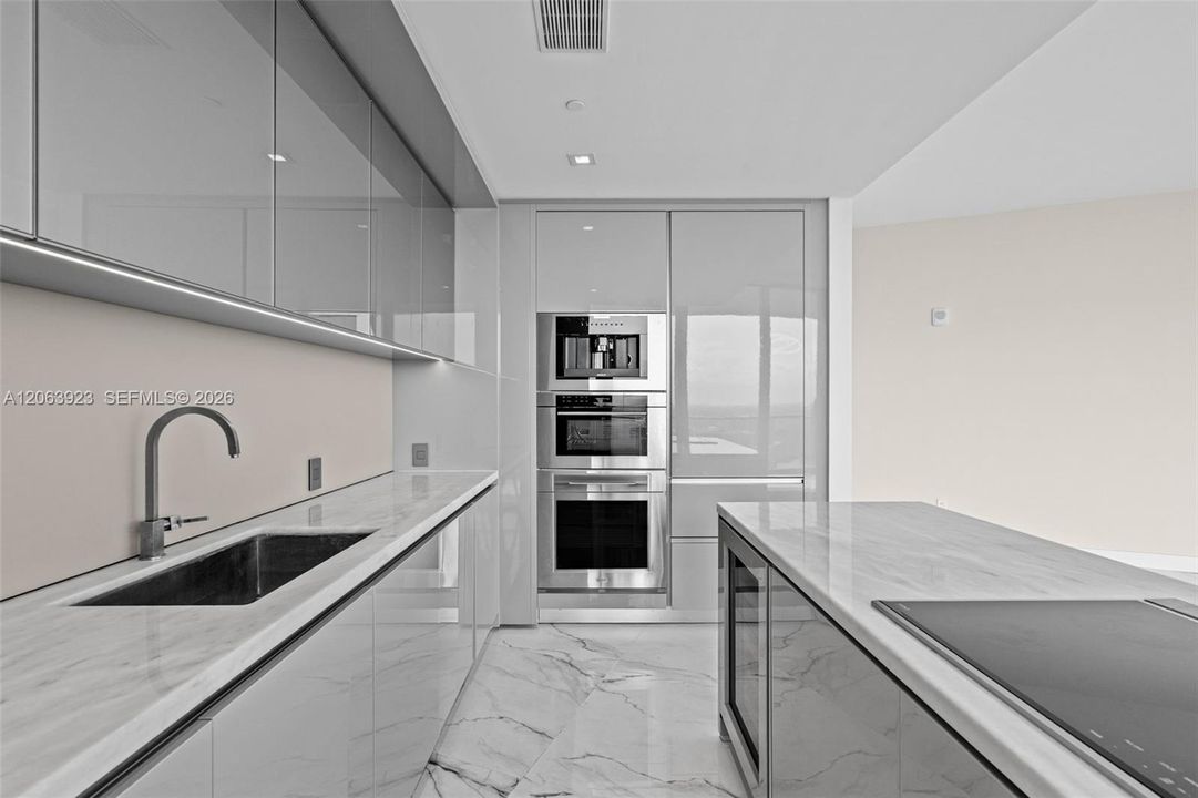 For Sale: $2,450,000 (2 beds, 2 baths, 1223 Square Feet)