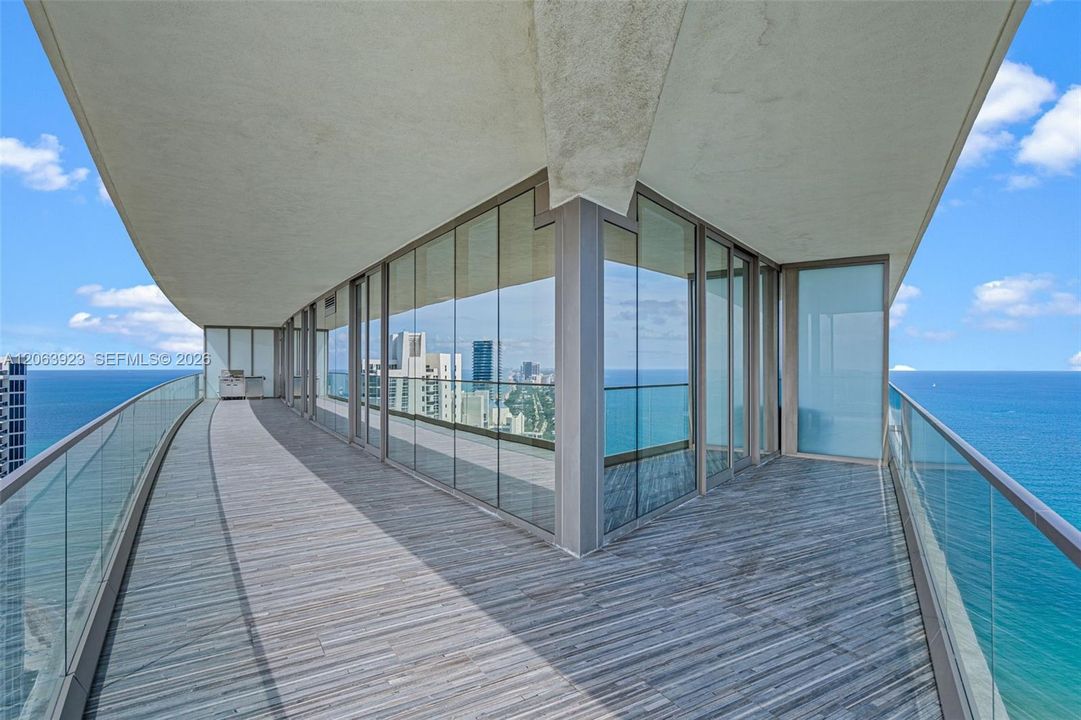 For Sale: $2,450,000 (2 beds, 2 baths, 1223 Square Feet)