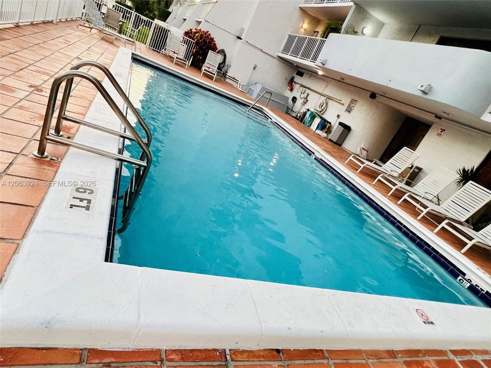 For Rent: $2,350 (1 beds, 1 baths, 710 Square Feet)