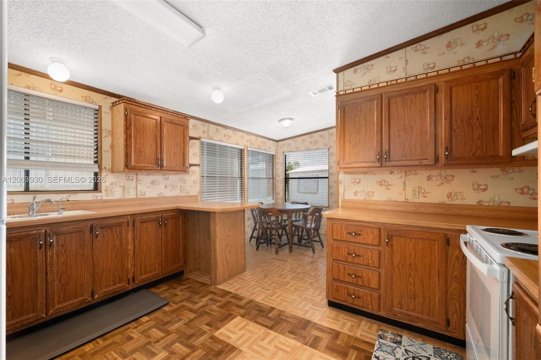 На продажу: $119,900 (3 спален, 2 ванн, 1288 Квадратных фут)