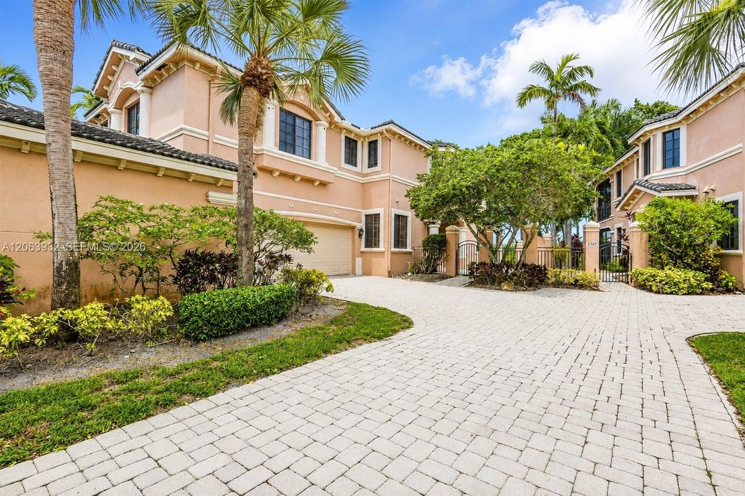 For Sale: $645,000 (3 beds, 2 baths, 1560 Square Feet)