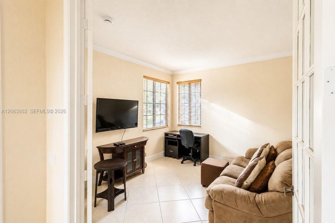 For Sale: $645,000 (3 beds, 2 baths, 1560 Square Feet)